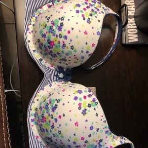 Paisley Lined Demi Bra. Very Good Condition.